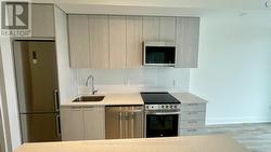 706 - 185 DEERFIELD ROAD  Newmarket, ON L3Y 0G7