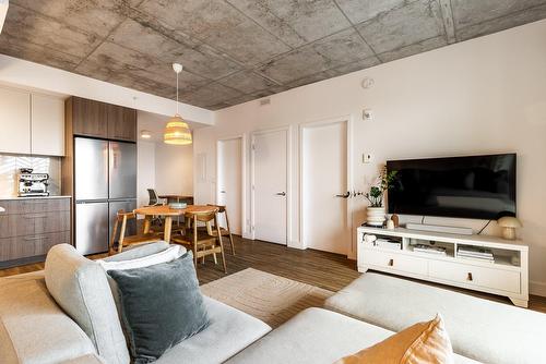 Salon - 511-8 Av. Donegani, Pointe-Claire, QC - Indoor Photo Showing Living Room