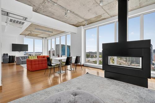 Salle communautaire - 608-71 Rue Duke, Montréal (Ville-Marie), QC - Indoor Photo Showing Living Room