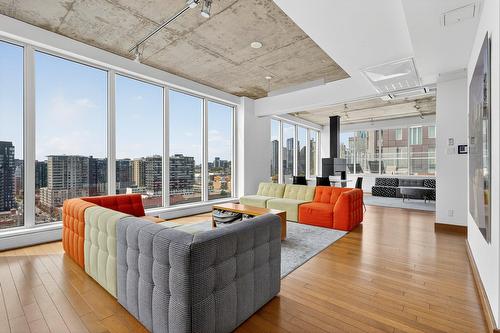 Salle communautaire - 608-71 Rue Duke, Montréal (Ville-Marie), QC - Indoor Photo Showing Living Room