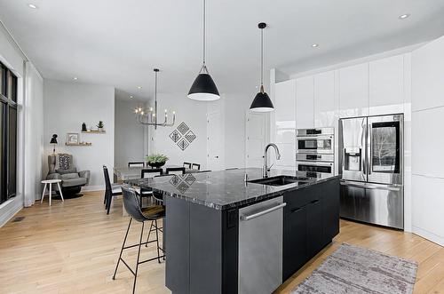 Cuisine - 4009 Rue Des Bolets, Saint-Bruno-De-Montarville, QC - Indoor Photo Showing Kitchen With Upgraded Kitchen