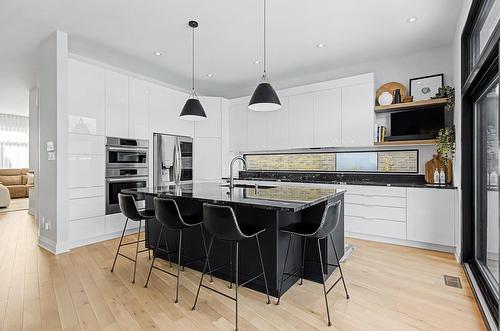 Cuisine - 4009 Rue Des Bolets, Saint-Bruno-De-Montarville, QC - Indoor Photo Showing Kitchen With Upgraded Kitchen
