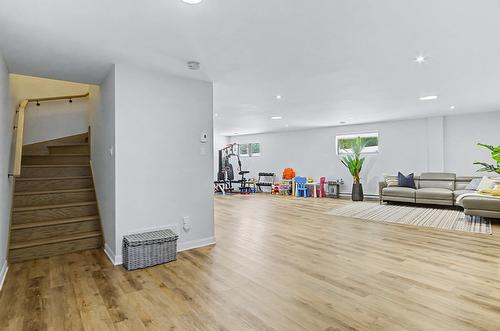 Salle familiale - 4009 Rue Des Bolets, Saint-Bruno-De-Montarville, QC - Indoor