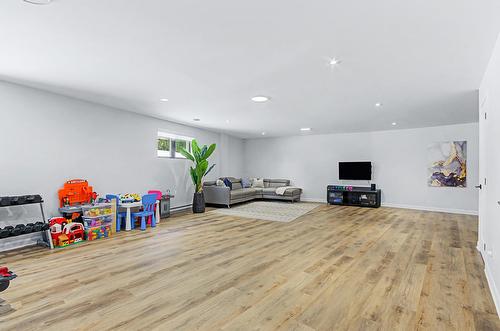 Salle familiale - 4009 Rue Des Bolets, Saint-Bruno-De-Montarville, QC - Indoor