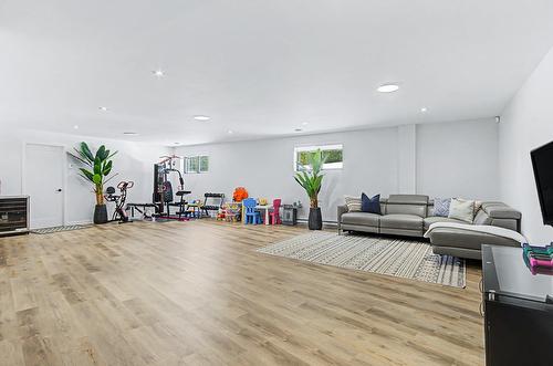 Salle familiale - 4009 Rue Des Bolets, Saint-Bruno-De-Montarville, QC - Indoor