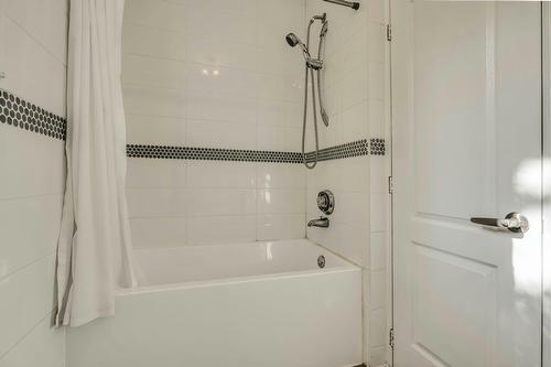 Salle de bains - 365 Boul. Des Sources, Dorval, QC - Indoor Photo Showing Bathroom