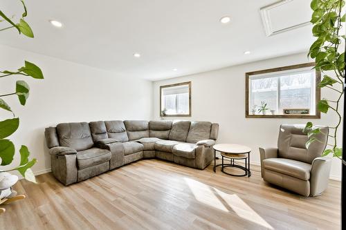 Salon - 390 Rue Principale, Stoke, QC - Indoor Photo Showing Living Room