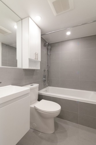 Bathroom - 604-4800 Boul. De Maisonneuve O., Westmount, QC - Indoor Photo Showing Bathroom