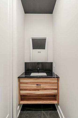 Powder room - 557 Rue Des Charmettes, Blainville, QC 