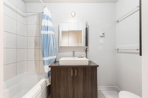Salle de bains - 202-3561 Rue De Rouen, Montréal (Mercier/Hochelaga-Maisonneuve), QC - Indoor Photo Showing Bathroom