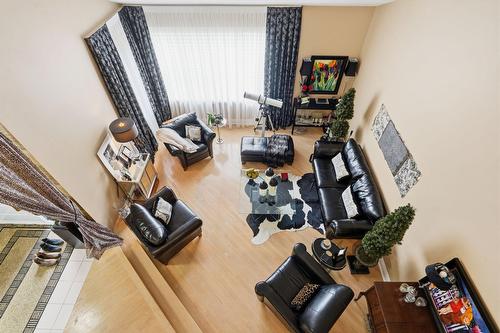 Salon - 320 Rue Brion, Saint-Amable, QC - Indoor