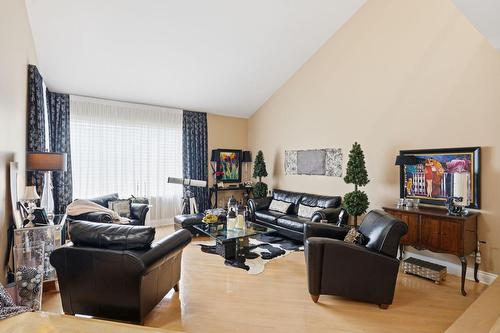 Salon - 320 Rue Brion, Saint-Amable, QC - Indoor Photo Showing Living Room