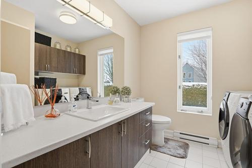 Salon - 320 Rue Brion, Saint-Amable, QC - Indoor