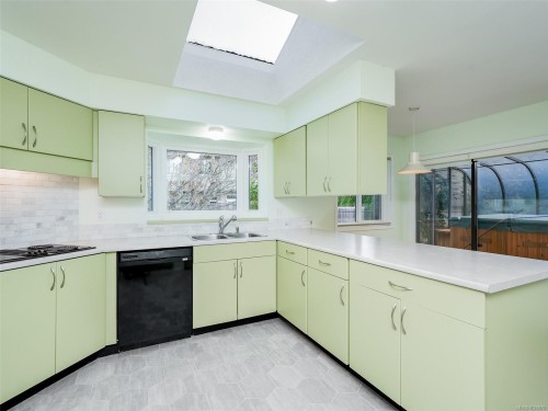 4220 Wakefield Pl, Saanich, BC 