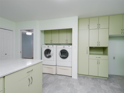 4220 Wakefield Pl, Saanich, BC 