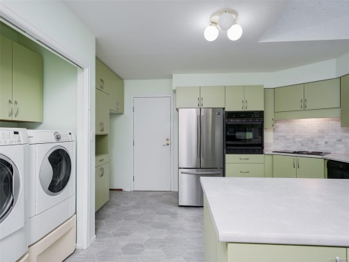 4220 Wakefield Pl, Saanich, BC 