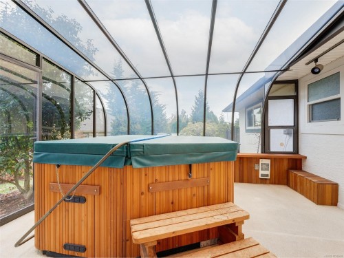 4220 Wakefield Pl, Saanich, BC 