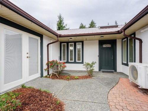 4220 Wakefield Pl, Saanich, BC 