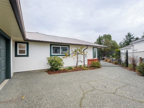 4220 Wakefield Pl, Saanich, BC 