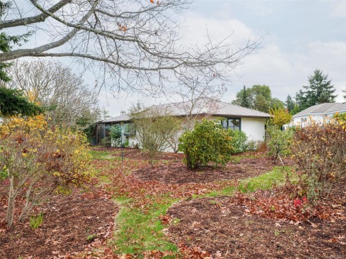 4220 Wakefield Pl, Saanich, BC 