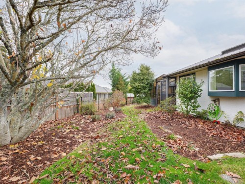 4220 Wakefield Pl, Saanich, BC 