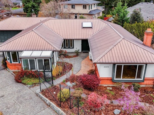 4220 Wakefield Pl, Saanich, BC 