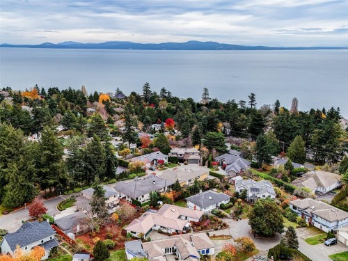 4220 Wakefield Pl, Saanich, BC 