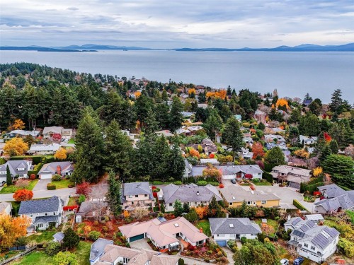 4220 Wakefield Pl, Saanich, BC 
