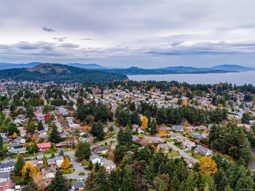 4220 Wakefield Pl, Saanich, BC 
