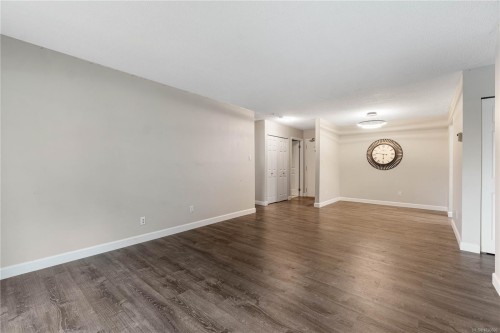 130-6711 Dover Rd, Nanaimo, BC - Indoor Photo Showing Other Room