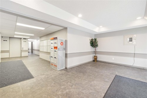 130-6711 Dover Rd, Nanaimo, BC - Indoor Photo Showing Other Room