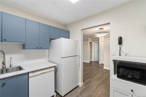 130-6711 Dover Rd, Nanaimo, BC - Indoor Photo Showing Other Room