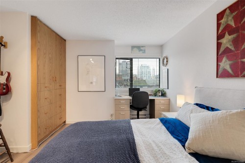 401-1630 Quadra St, Victoria, BC - Indoor Photo Showing Bedroom