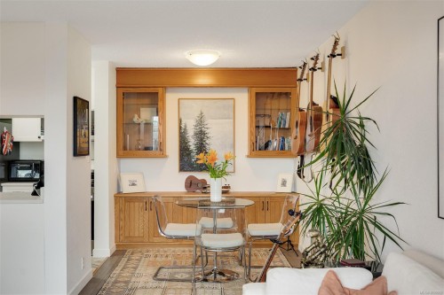 401-1630 Quadra St, Victoria, BC - Indoor Photo Showing Dining Room