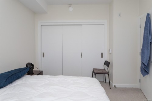 209-1588 North Dairy Rd, Saanich, BC - Indoor Photo Showing Bedroom
