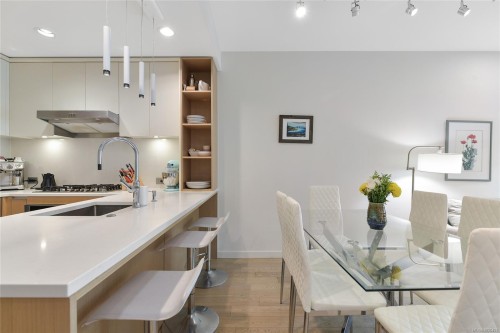 211-1033 Cook St, Victoria, BC - Indoor Photo Showing Dining Room