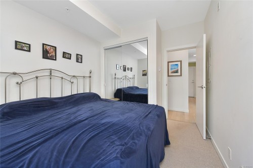 211-1033 Cook St, Victoria, BC - Indoor Photo Showing Bedroom