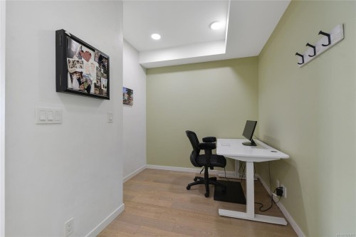 211-1033 Cook St, Victoria, BC - Indoor Photo Showing Office