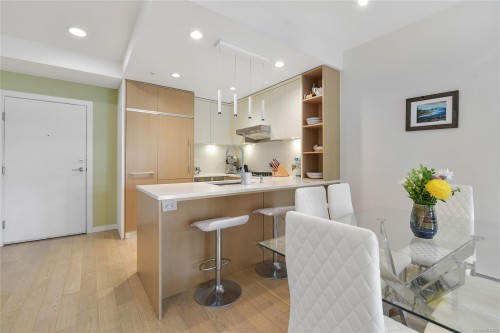 211-1033 Cook St, Victoria, BC - Indoor Photo Showing Dining Room