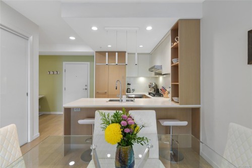 211-1033 Cook St, Victoria, BC - Indoor Photo Showing Dining Room