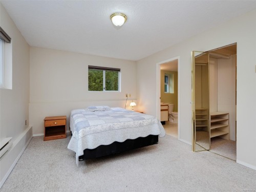 4010 Hollyridge Pl, Saanich, BC 