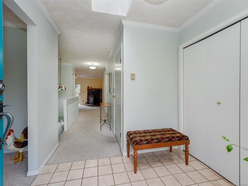 4010 Hollyridge Pl, Saanich, BC 