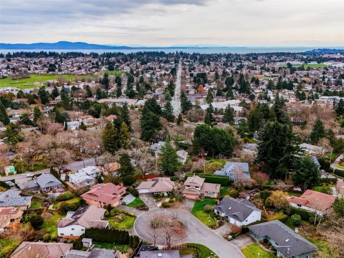 4010 Hollyridge Pl, Saanich, BC 