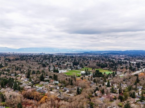 4010 Hollyridge Pl, Saanich, BC 