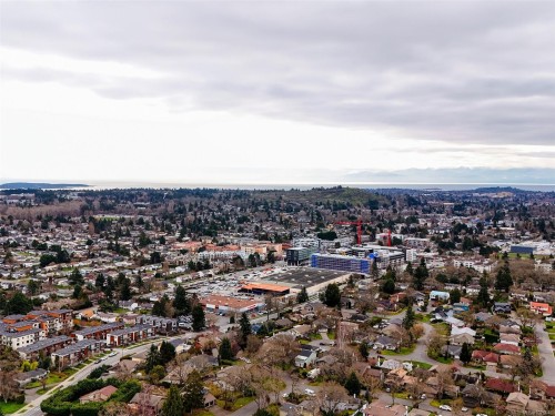 4010 Hollyridge Pl, Saanich, BC 