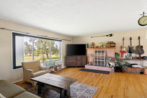 9775 West Saanich Rd, North Saanich, BC 