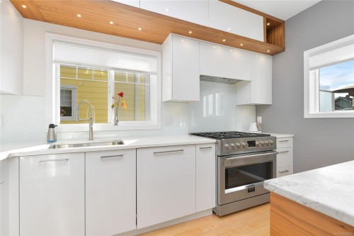 486 Foster St, Esquimalt, BC 