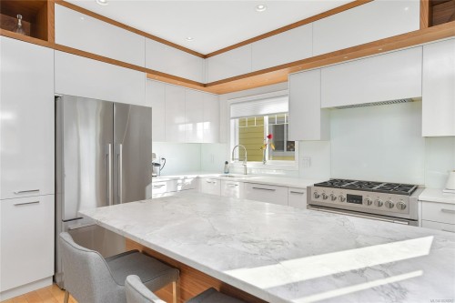 486 Foster St, Esquimalt, BC 