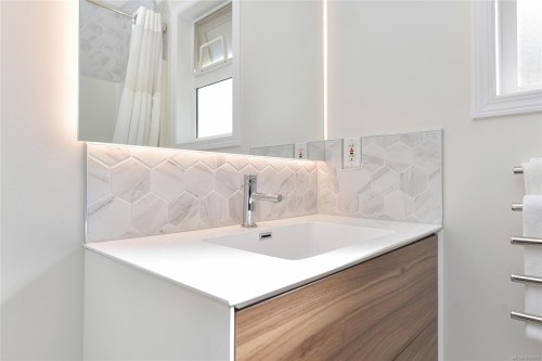 486 Foster St, Esquimalt, BC 