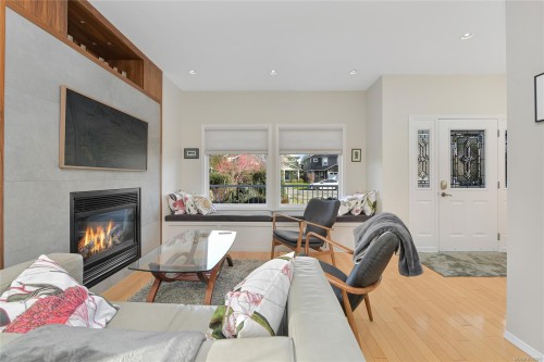 486 Foster St, Esquimalt, BC 